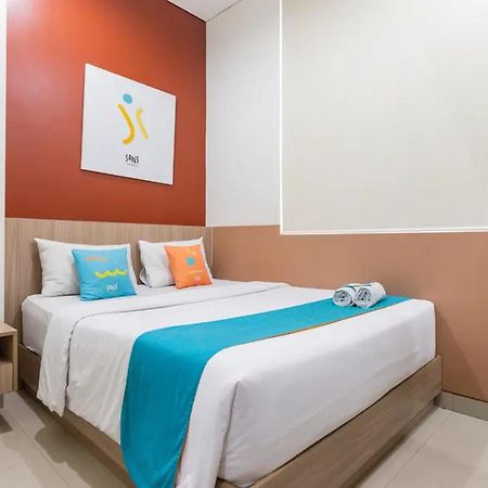 Sans Hotel Rajawali Surabaya By Reddoorz Krembangan Exterior photo