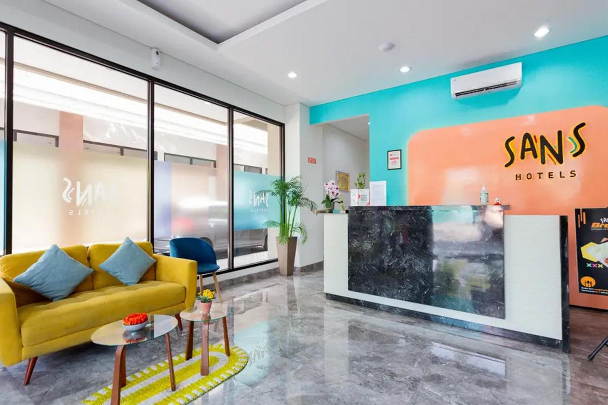 Sans Hotel Rajawali Surabaya By Reddoorz Krembangan Exterior photo