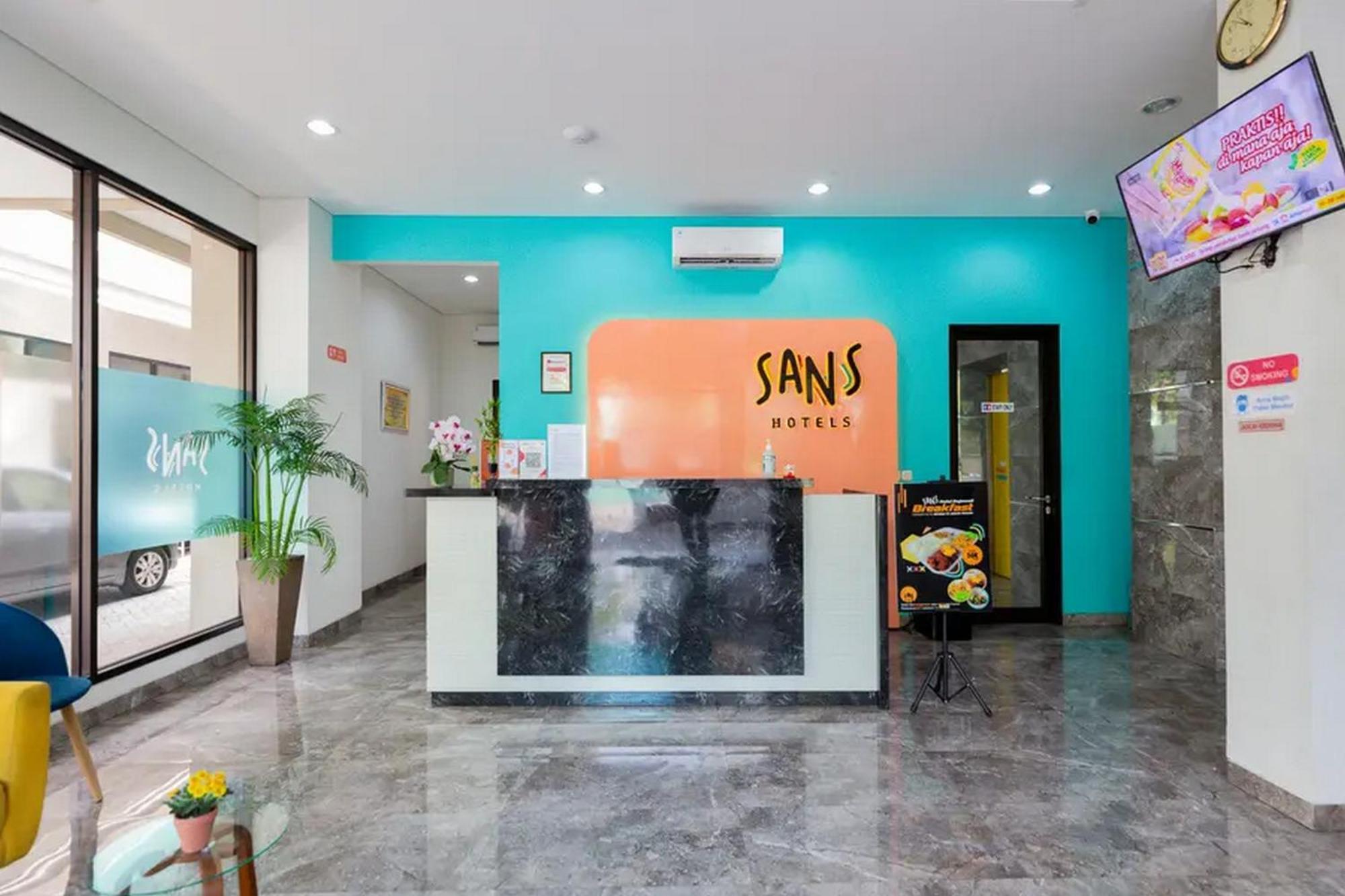 Sans Hotel Rajawali Surabaya By Reddoorz Krembangan Exterior photo