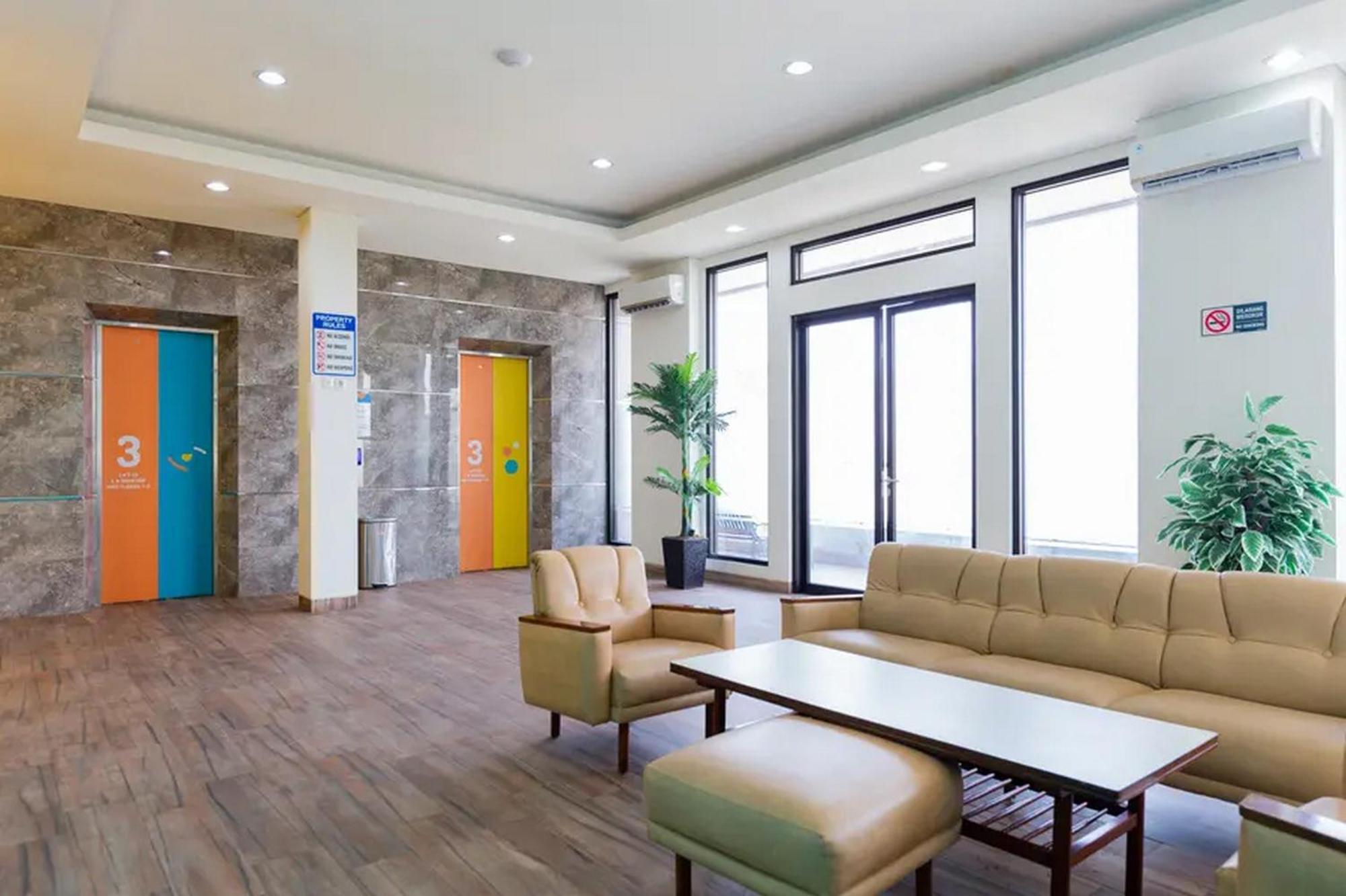 Sans Hotel Rajawali Surabaya By Reddoorz Krembangan Exterior photo