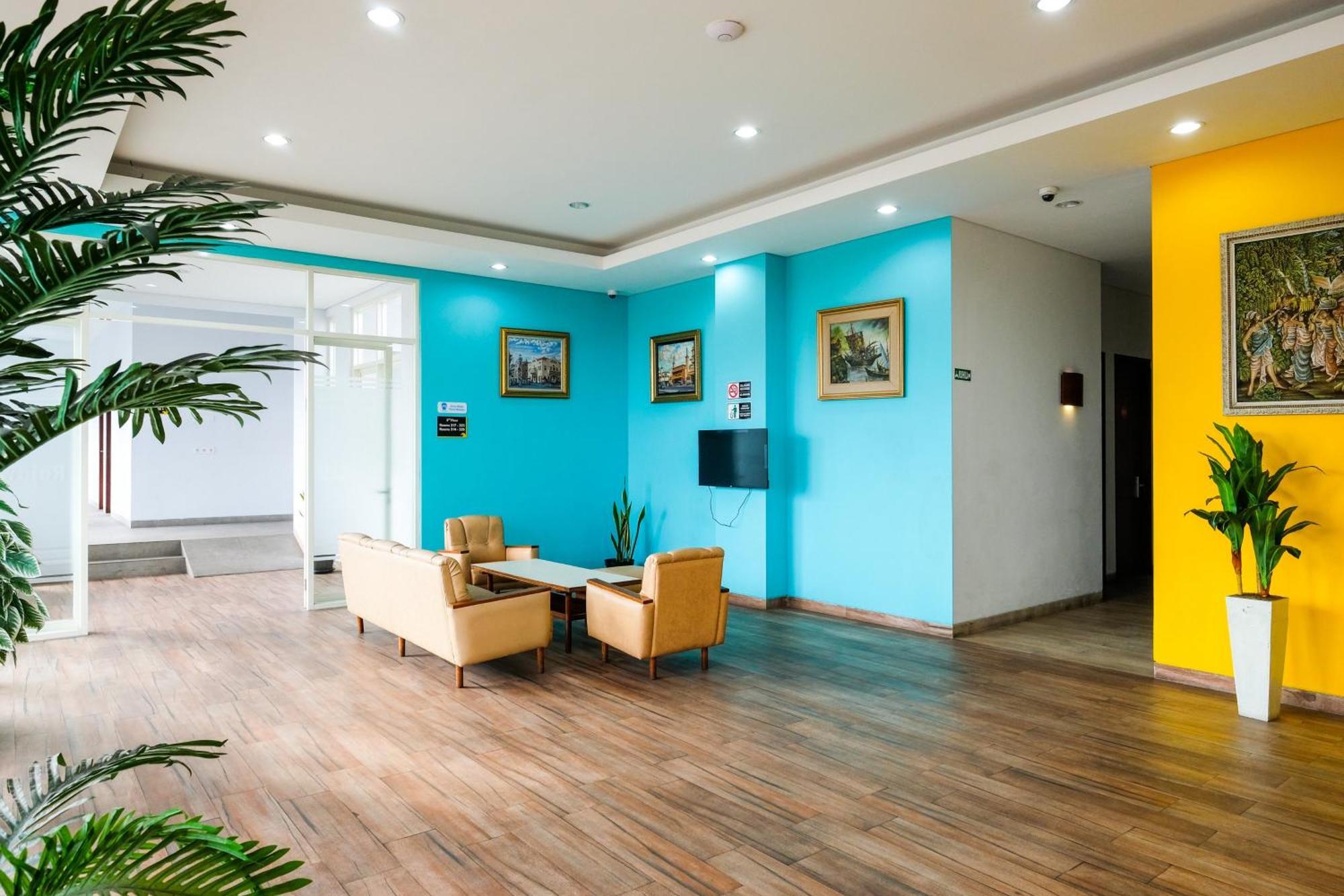 Sans Hotel Rajawali Surabaya By Reddoorz Krembangan Exterior photo