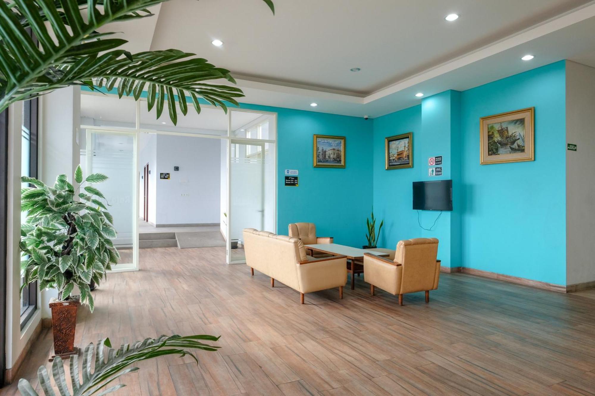 Sans Hotel Rajawali Surabaya By Reddoorz Krembangan Exterior photo