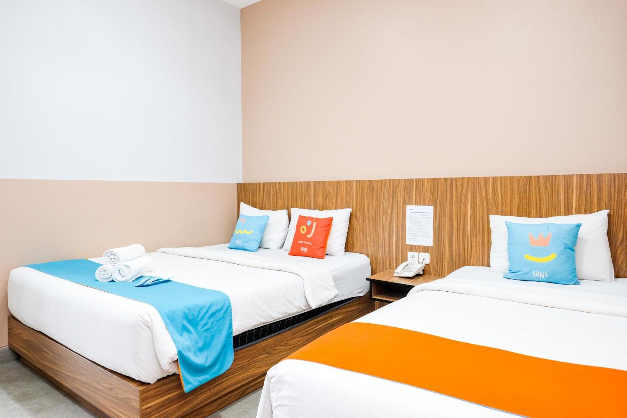Sans Hotel Rajawali Surabaya By Reddoorz Krembangan Exterior photo