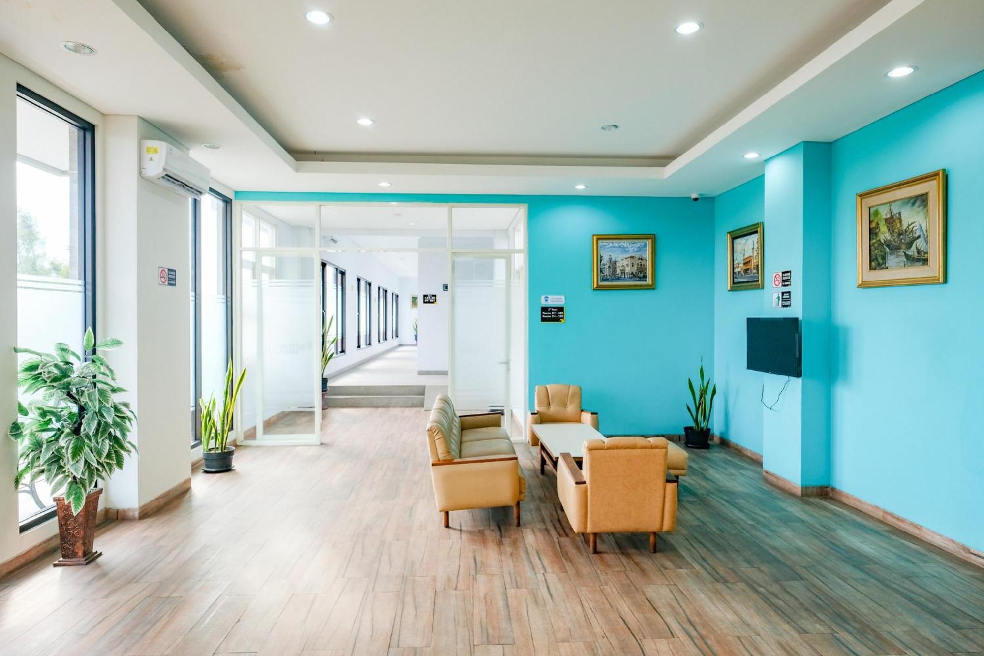 Sans Hotel Rajawali Surabaya By Reddoorz Krembangan Exterior photo