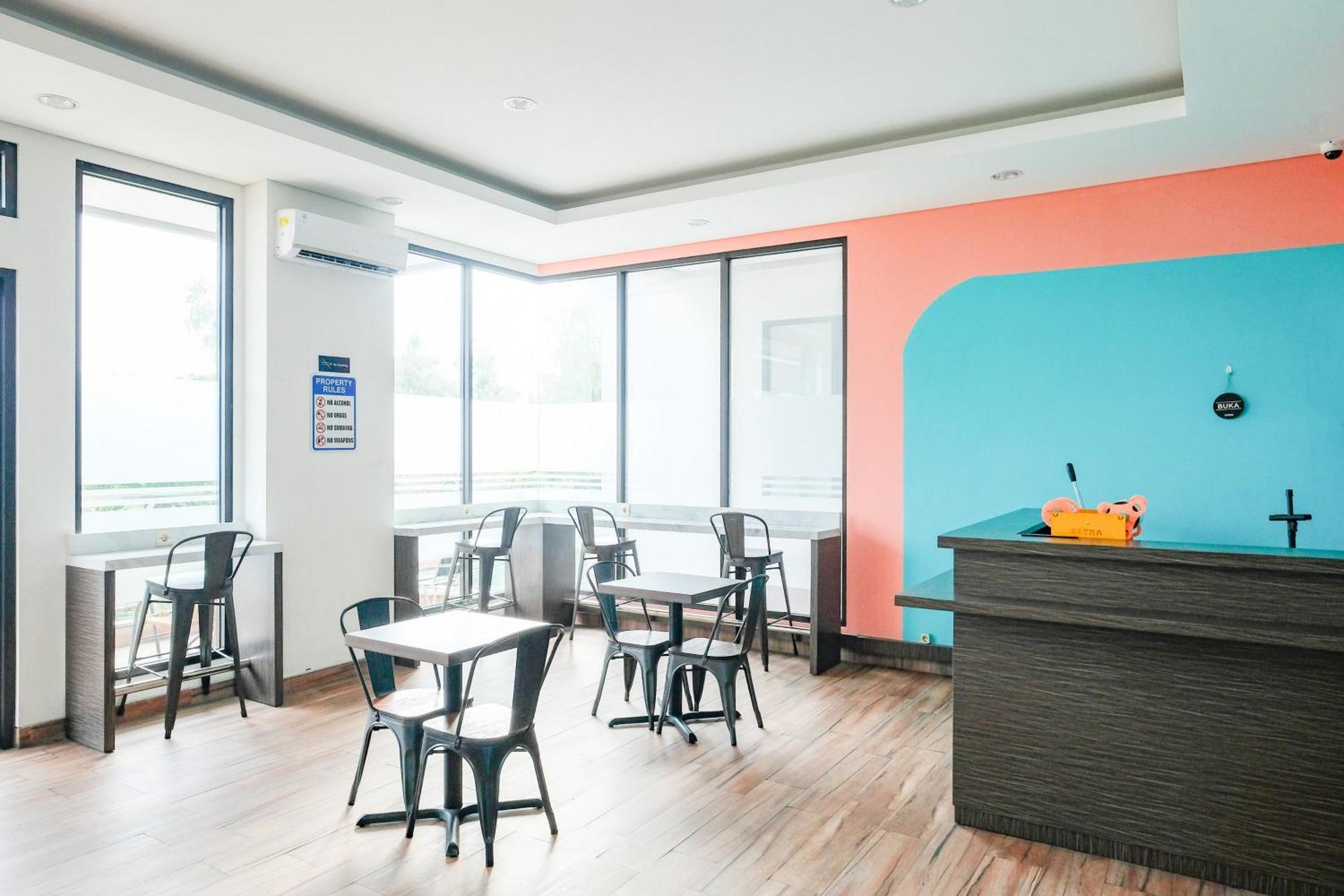 Sans Hotel Rajawali Surabaya By Reddoorz Krembangan Exterior photo